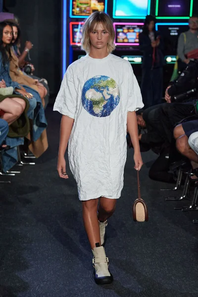 Look 14